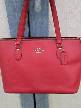 COACH Red Leather Tote Bag - Classic Shoulder Handbag